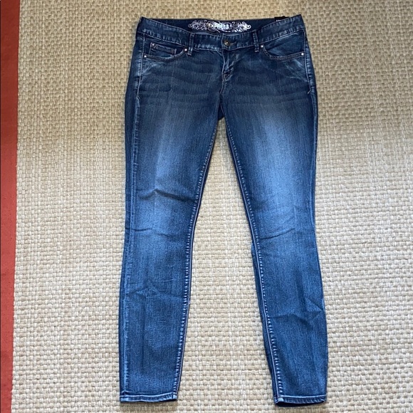 NWT Women’s Size 8 Jean Legging from Express. - Picture 1 of 7